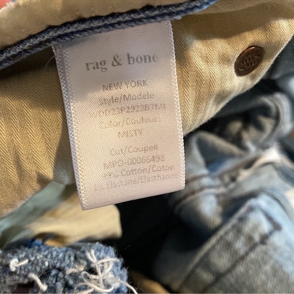 rag & bone
Peyton Mid Rise Bootcut Jeans in Misty - Picture 10 of 10